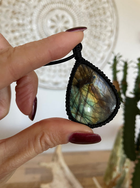 Macrame Pendant ~ Labradorite