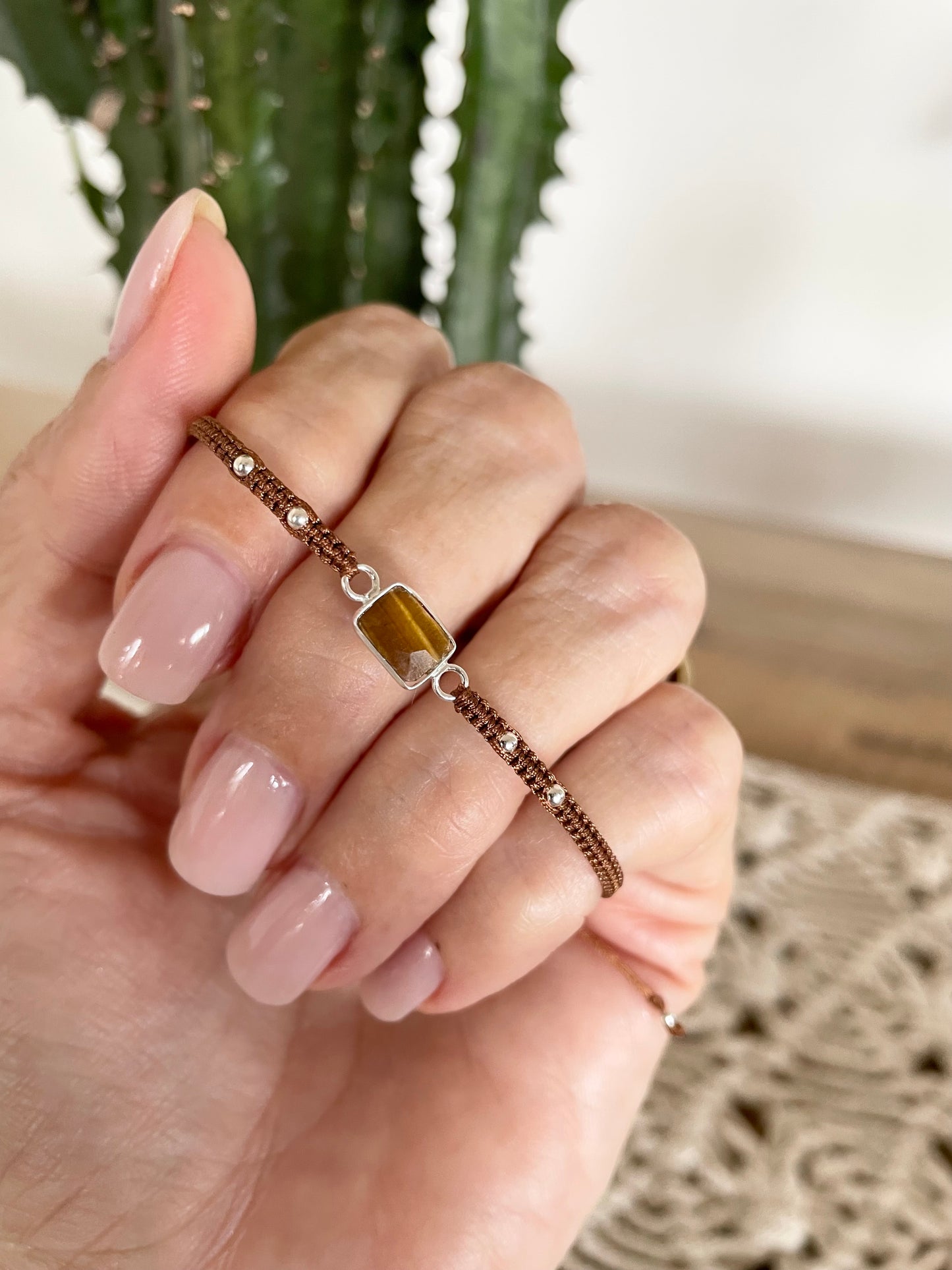 Macrame adjustable bracelet - Tigers Eye