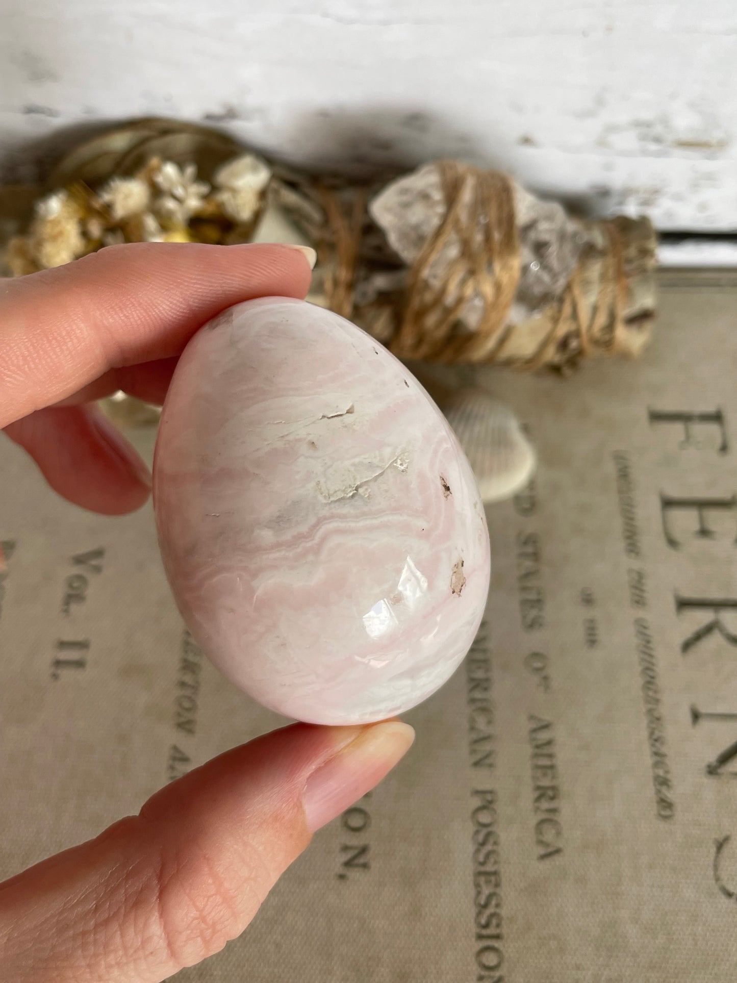 Mangano Calcite Egg with holder