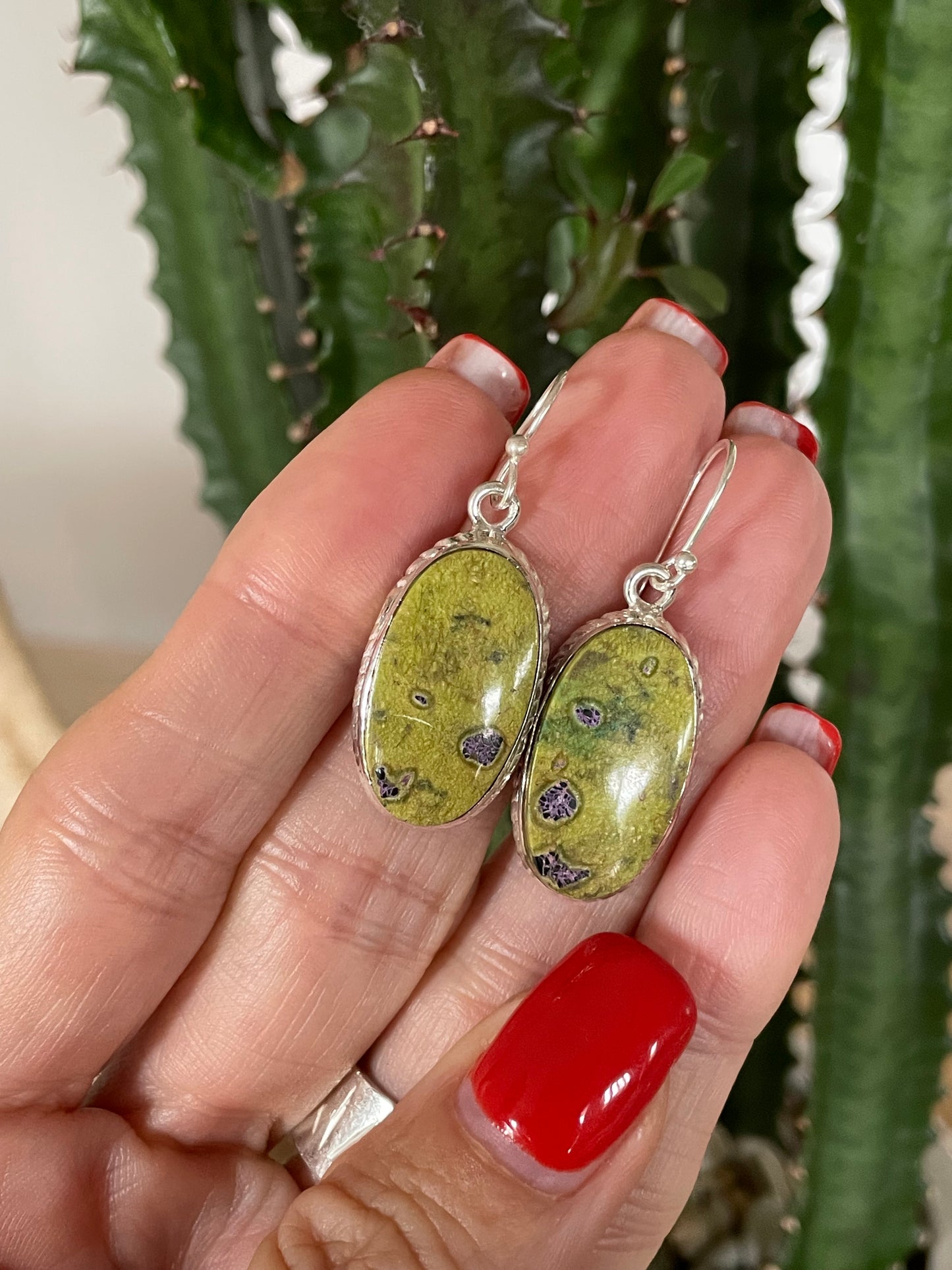Serpentine/Stichtite Dangles