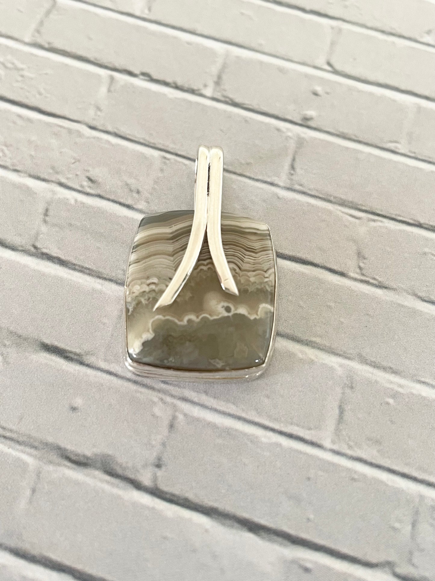 Mexican Laguna Lace Agate Pendant