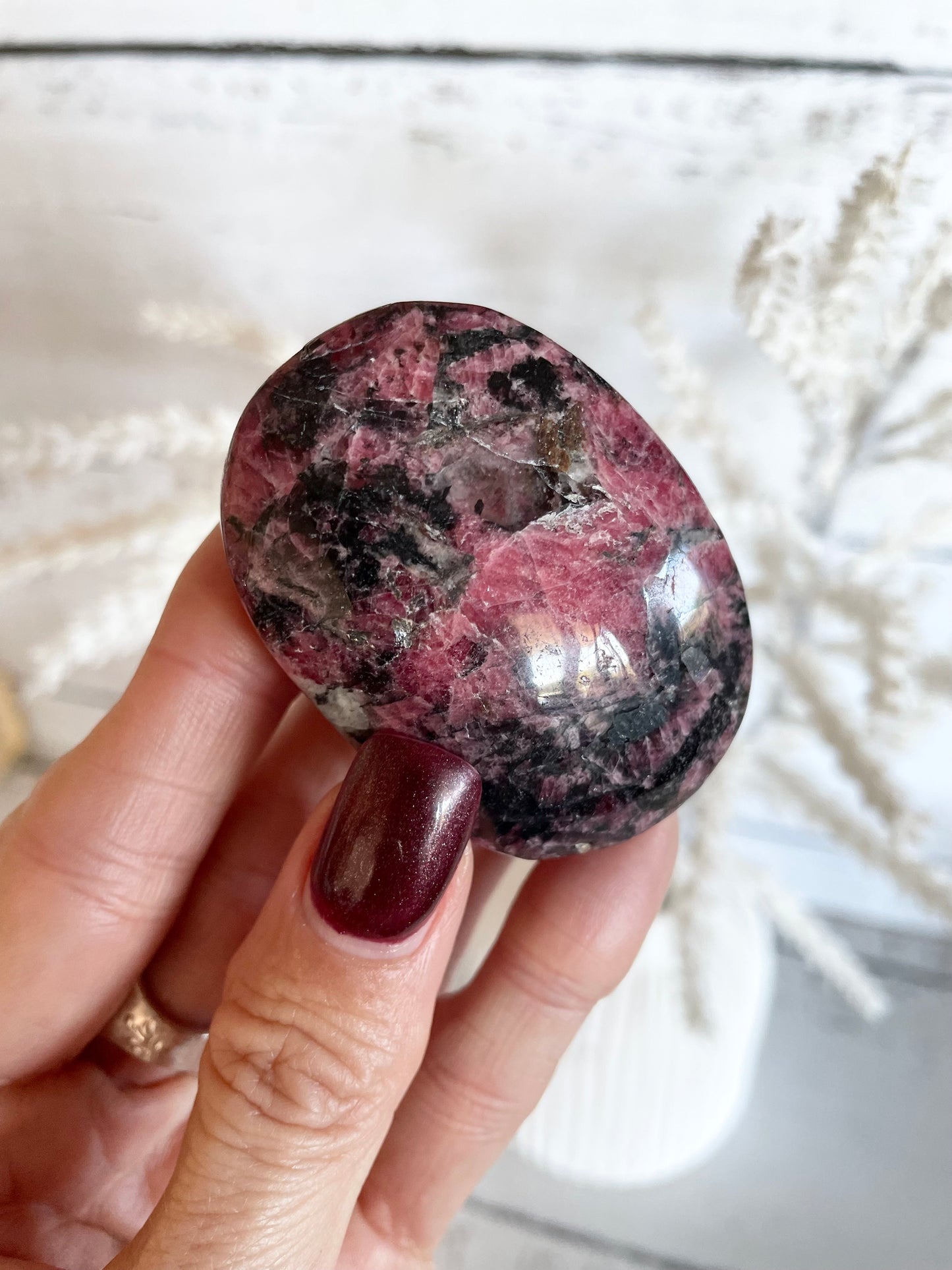 Rhodonite Pillow / Palm Stone