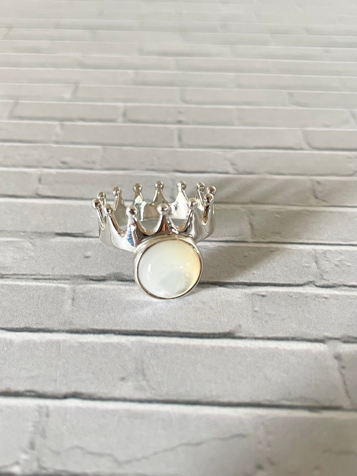 Mother of Pearl Silver Ring ~ size 7