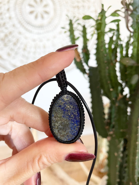 Macrame Pendant ~ Lapis Lazuli