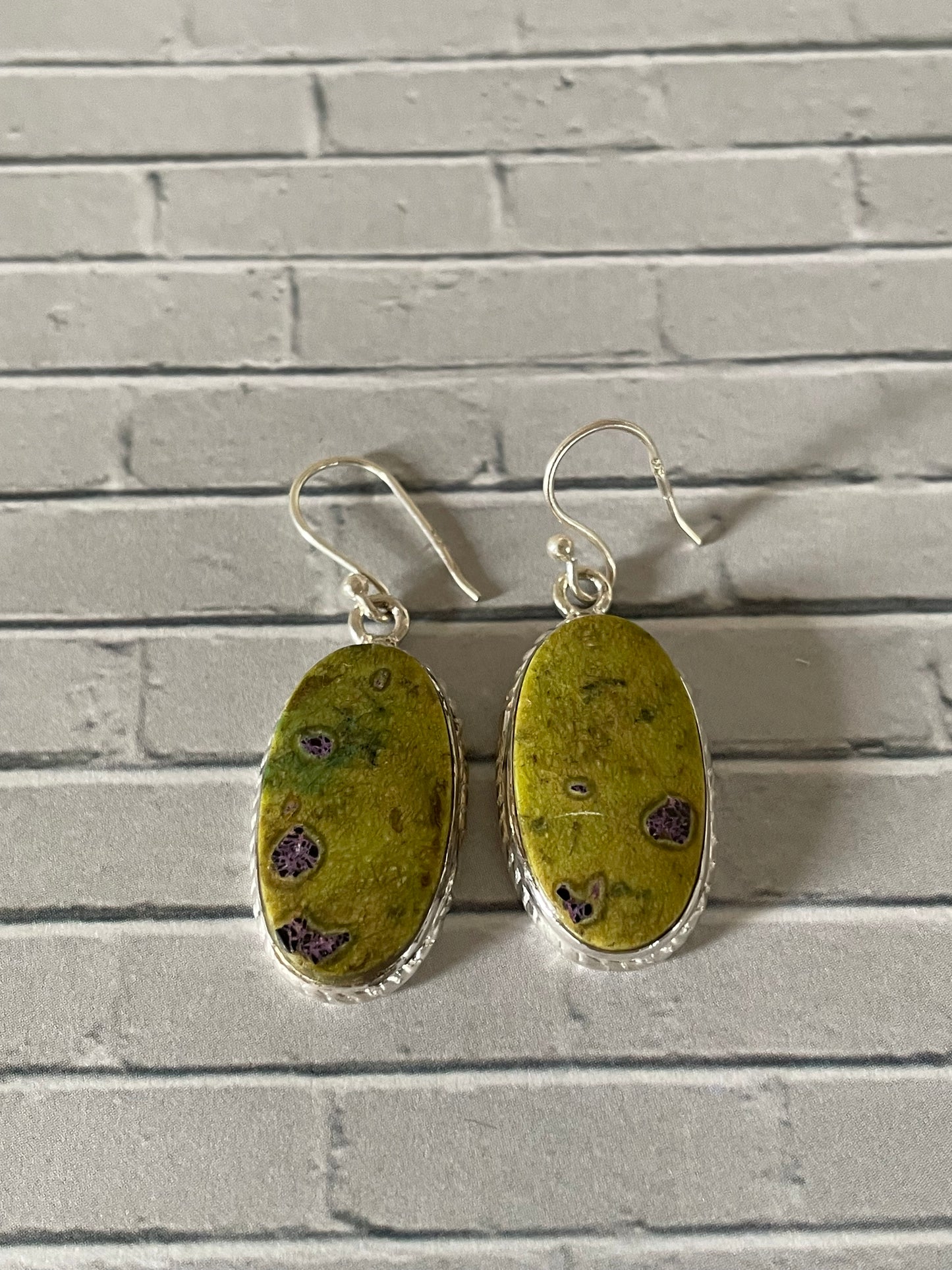 Serpentine/Stichtite Dangles