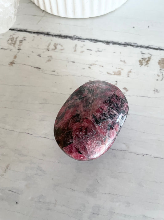 Rhodonite Pillow / Palm Stone