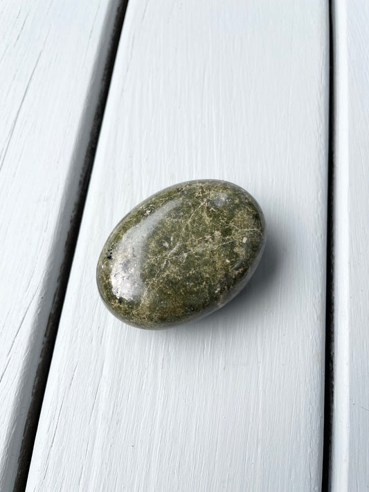 Vasanite Pillow /Palm Stone