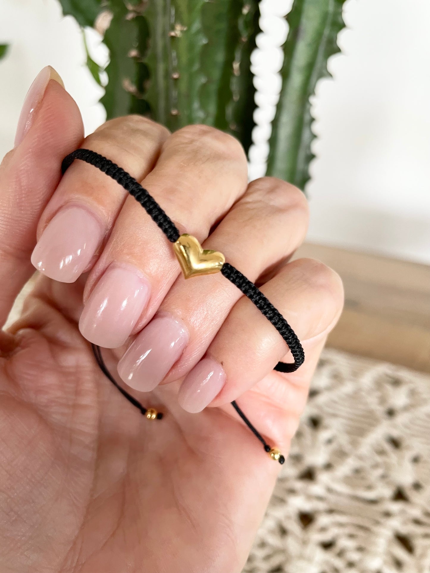 Macrame Gold Heart adjustable bracelet - Classic Black