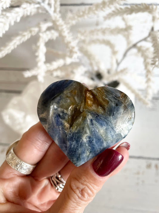 Kyanite Heart
