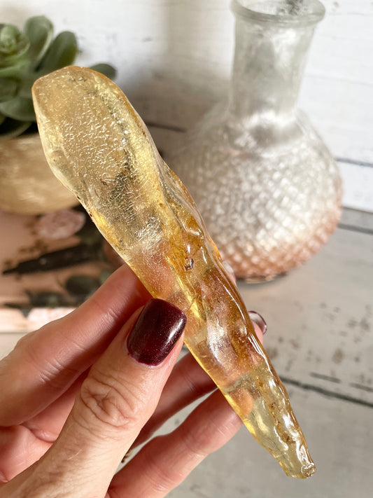 Copal Fossil ~ (young amber)  Colombia
