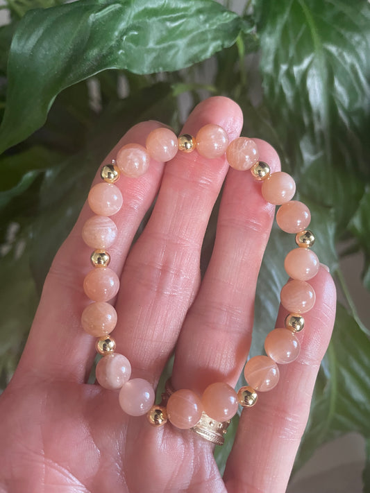 Peach Moonstone/Gold Healing bracelet