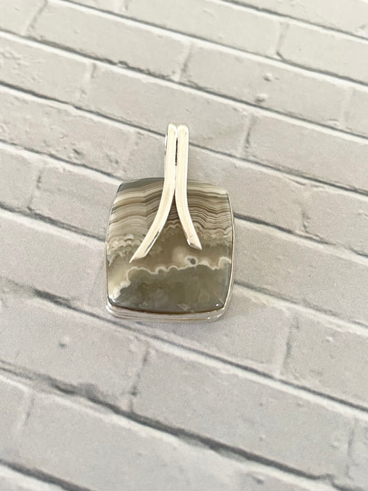 Mexican Laguna Lace Agate Pendant