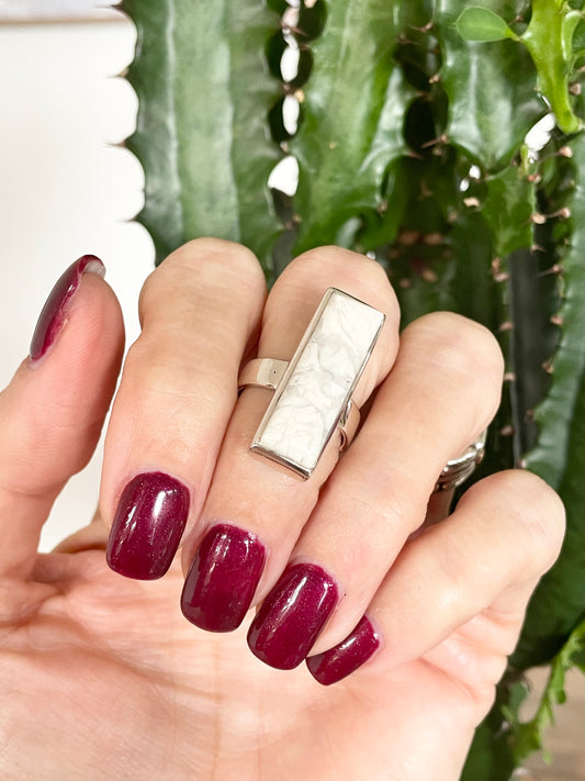 S&M White Howlite Ring ~ Size 6