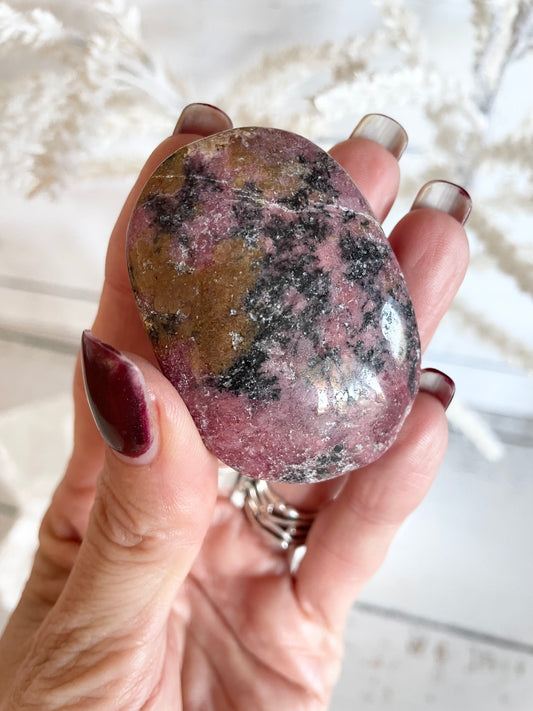 Rhodonite Pillow / Palm Stone
