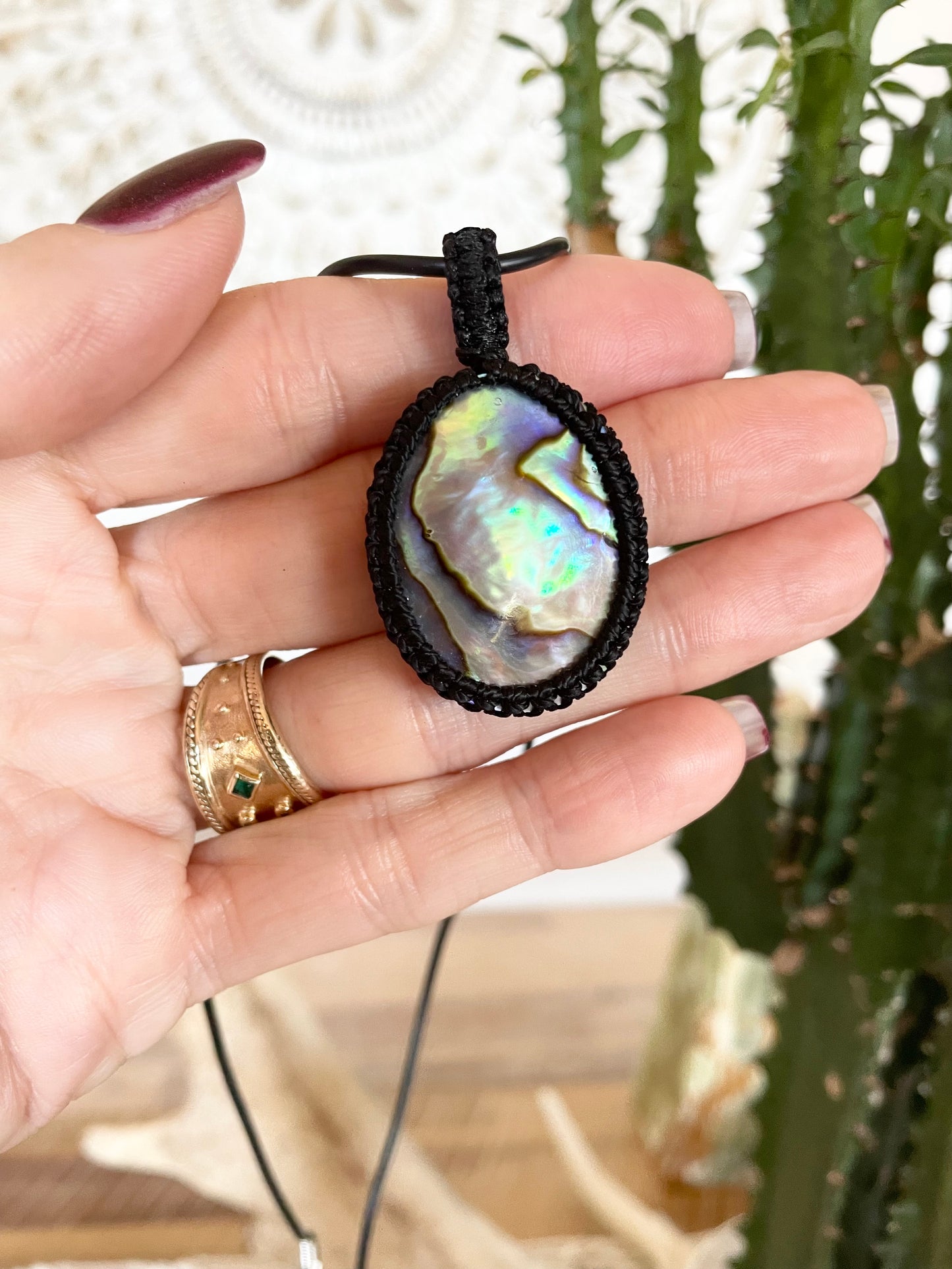 Macrame Pendant ~ Abalone