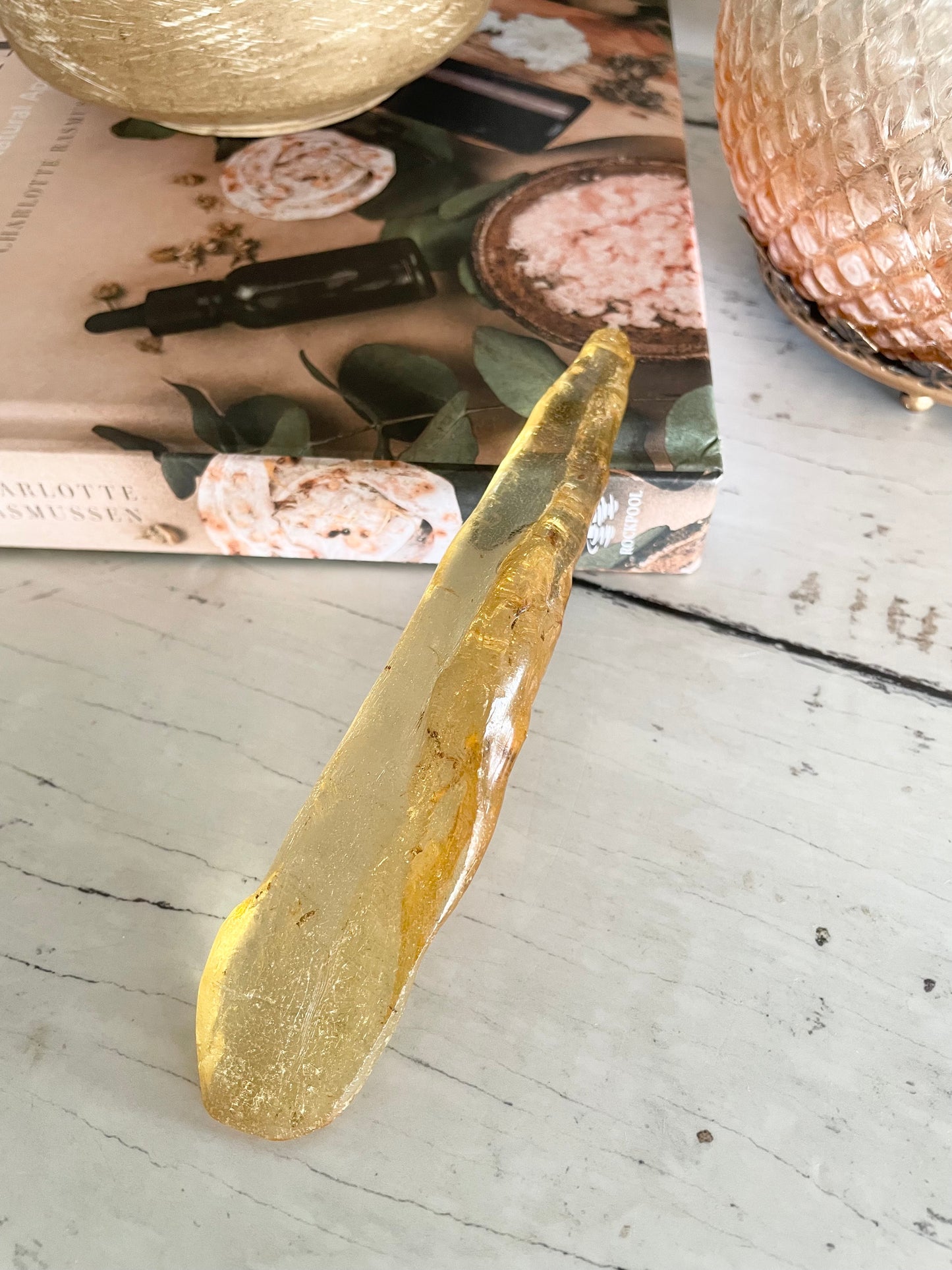 Copal Fossil ~ (young amber)  Colombia