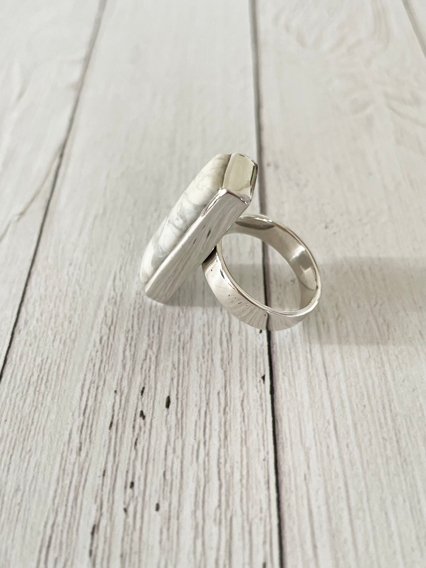 S&M White Howlite Ring ~ Size 6
