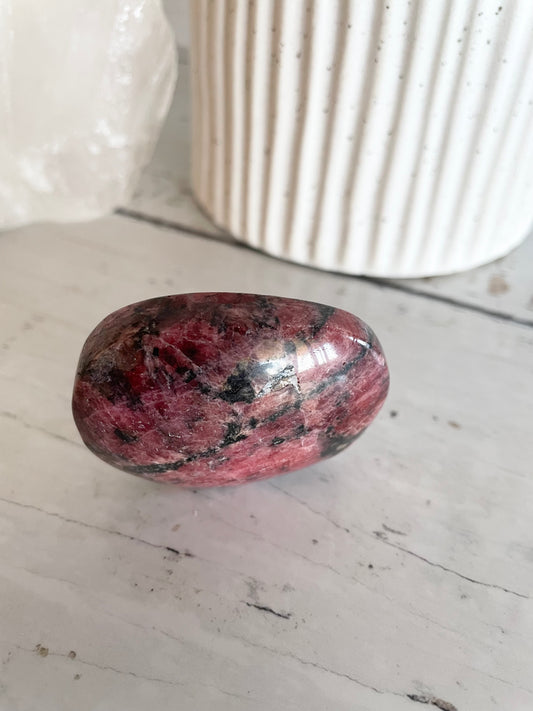 Rhodonite Pillow / Palm Stone