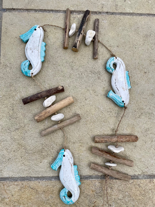 Driftwood Coastal Hanging ~ Seahorse blue/white