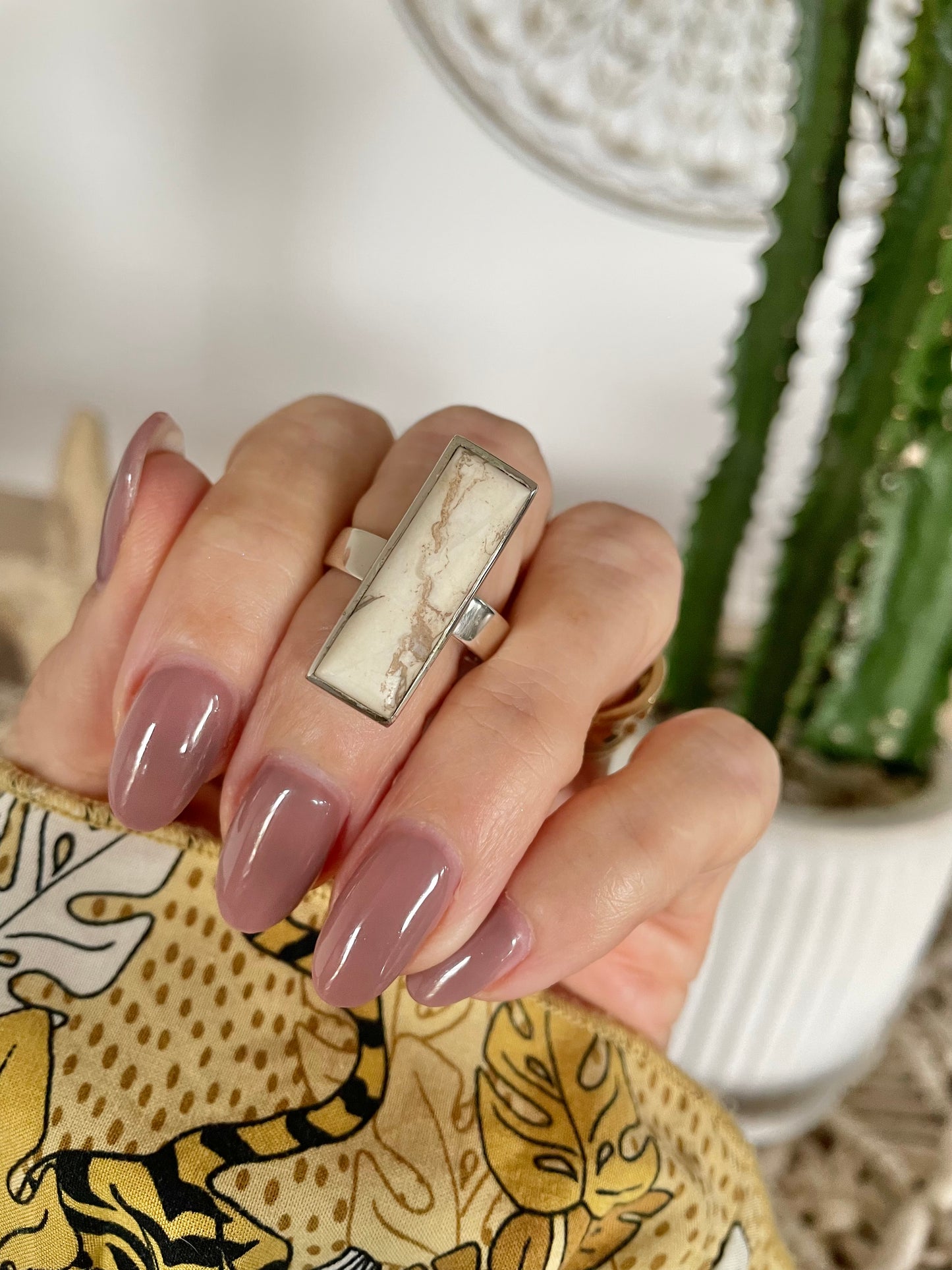 White Howlite Ring ~ Size 8
