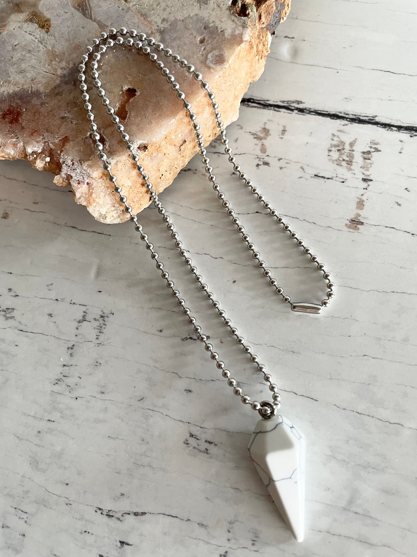 Pendulum White Howlite Necklace