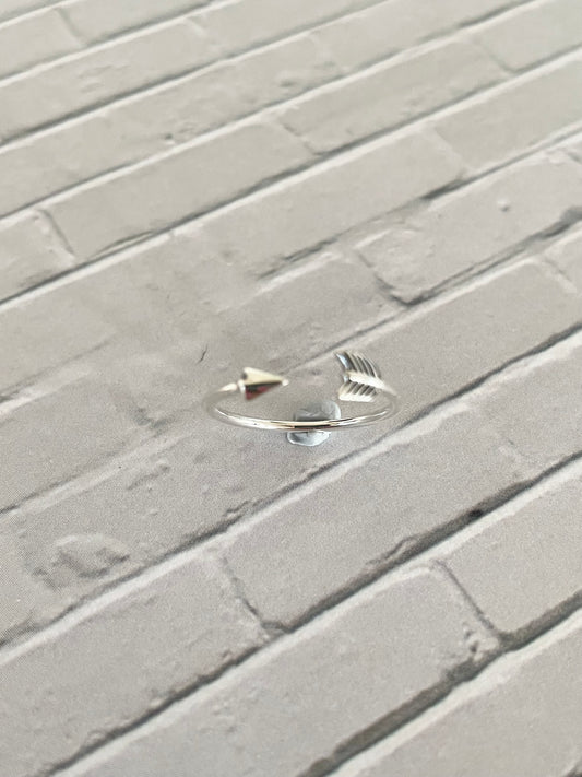 Silver Toe Ring ~ Arrow