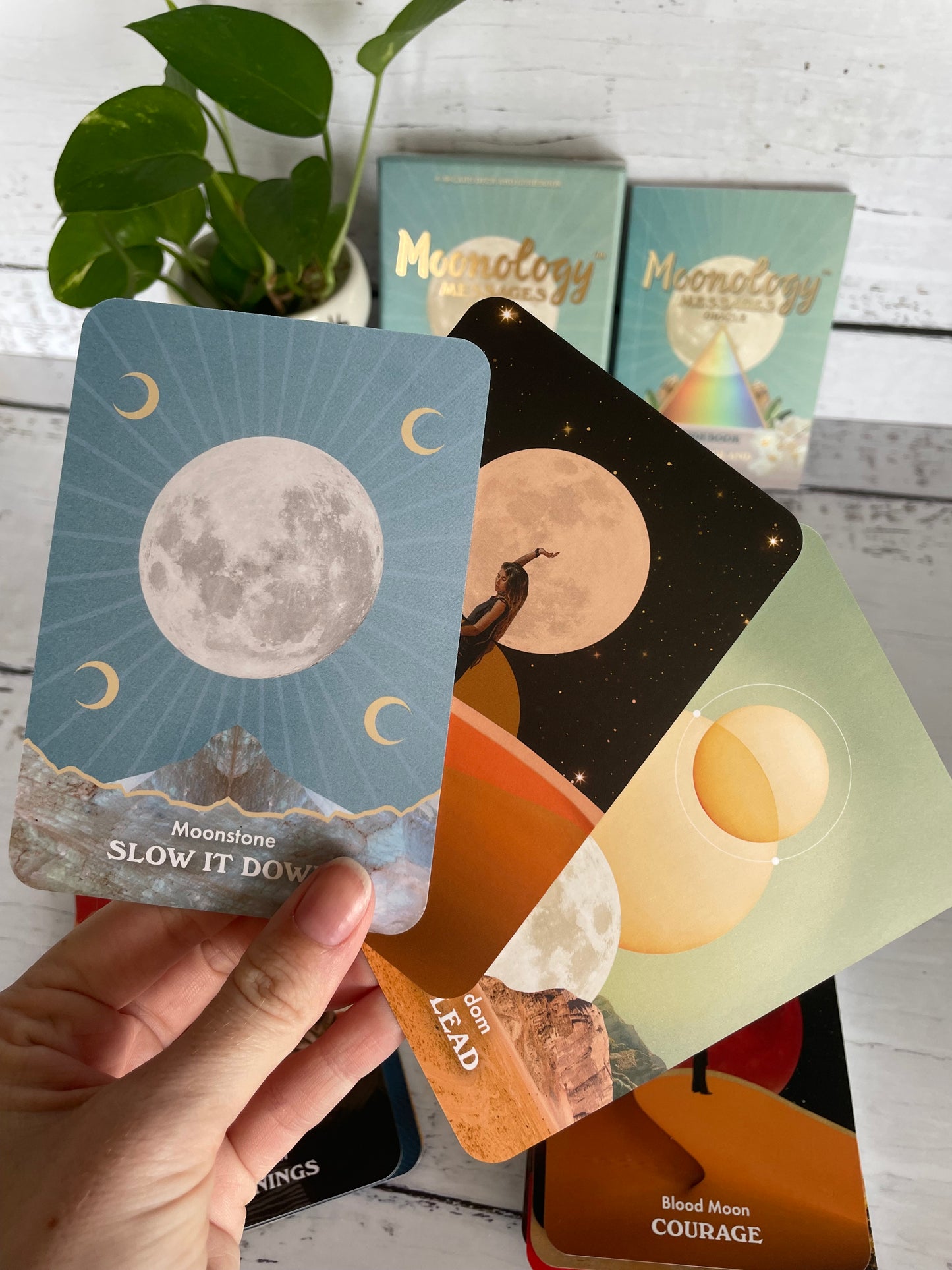 Moonology Messages Oracle (includes free signed card from Yasmin)