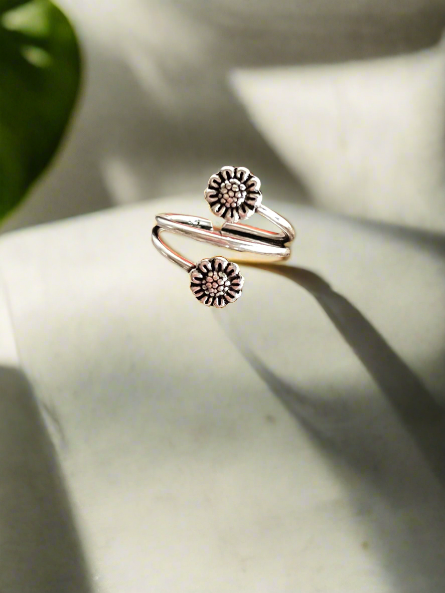 Silver Toe Ring ~ Flower Power