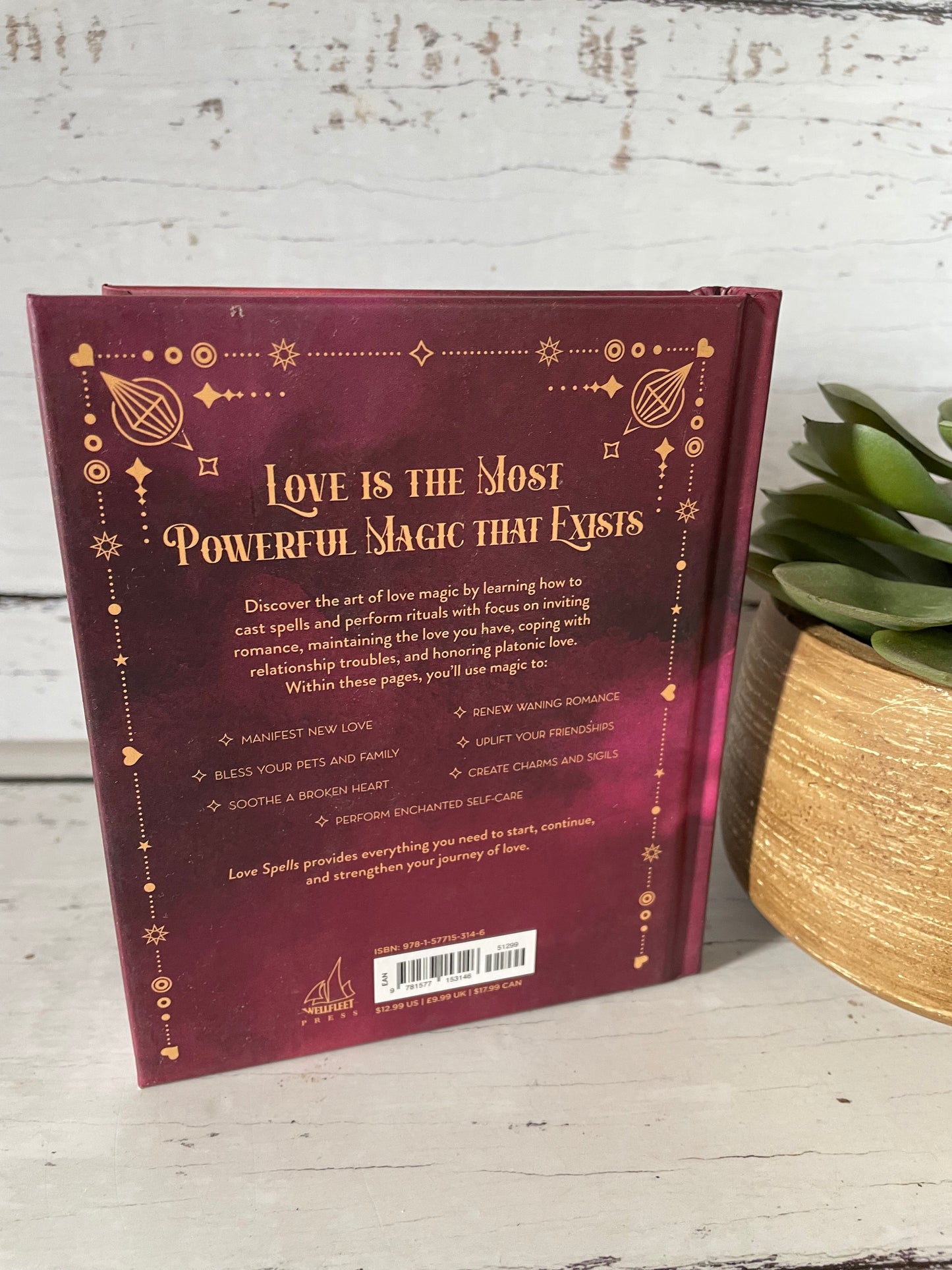 Love Spells : an enchanting spell book of potions & rituals