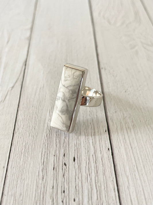 S&M White Howlite Ring ~ Size 6