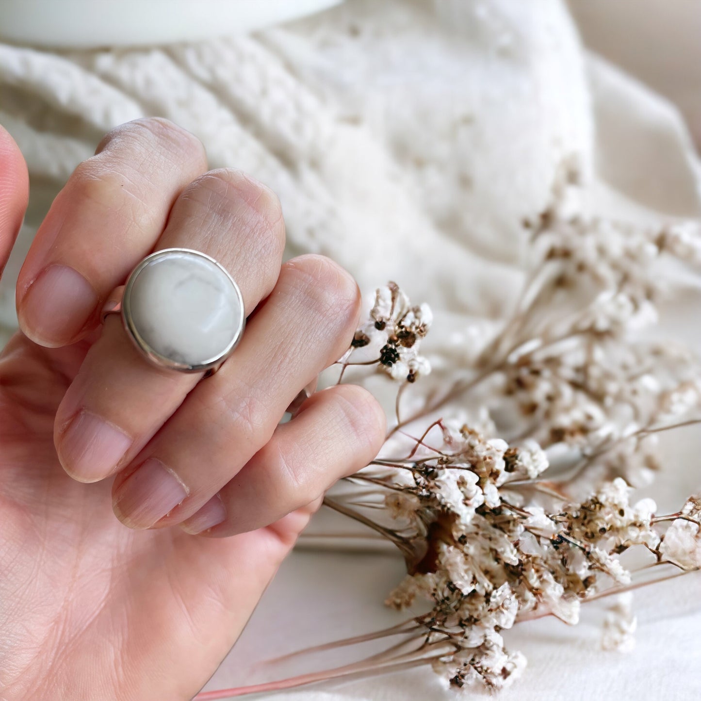 White Howlite Ring ~ size 8