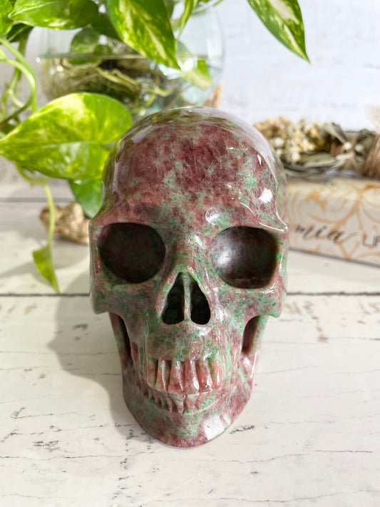 Grass Garnet Skull ~ 1.5kgs