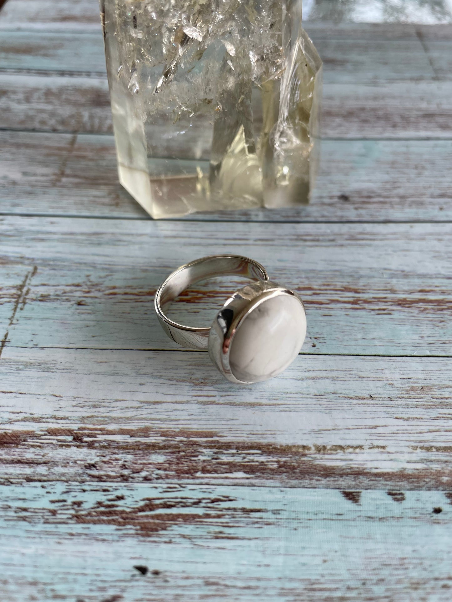 White Howlite Ring ~ size 8